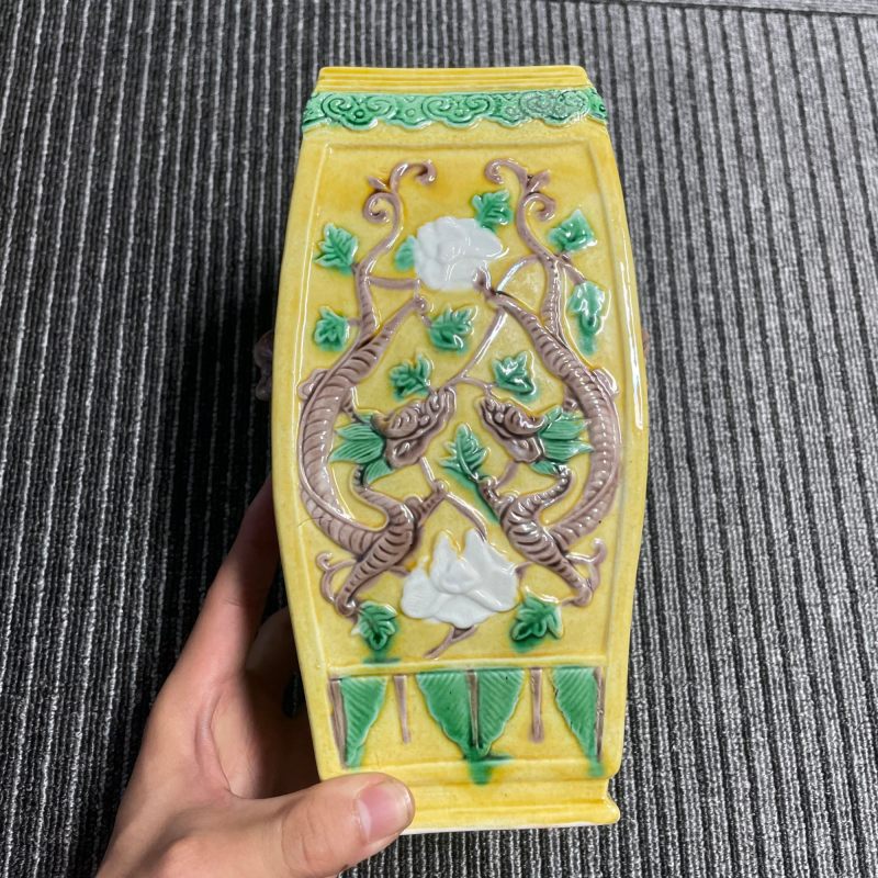 清晚期 素三彩双龙纹方尊一对 - 图15