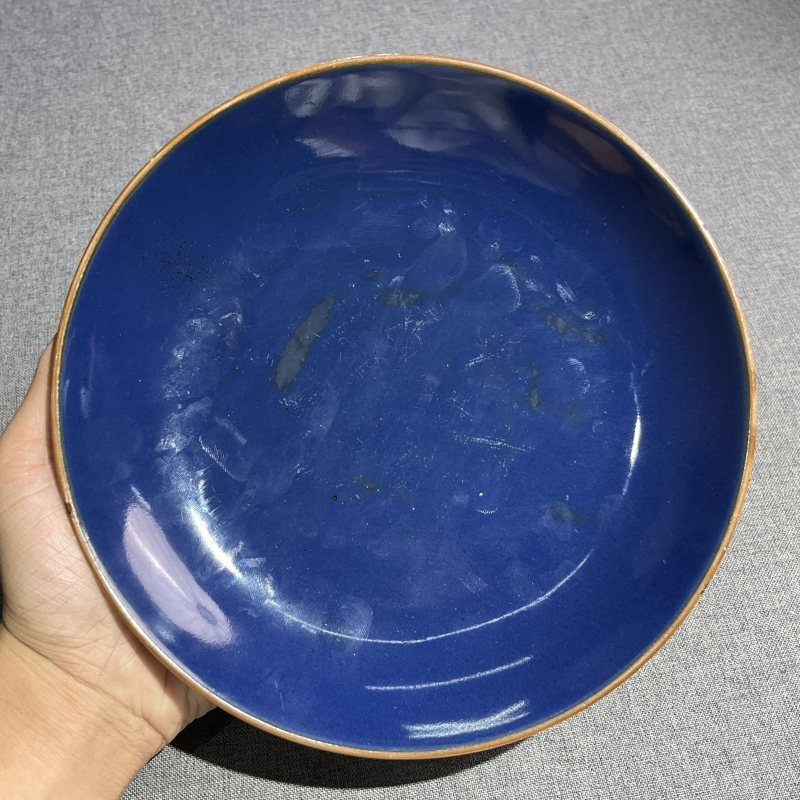 清康熙祭蓝暗刻花卉纹盘 - 图3