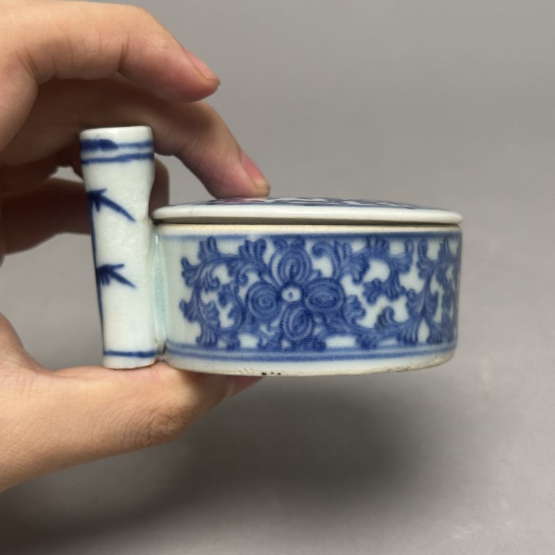 清中期 青花线描花卉纹笔插 - 图4