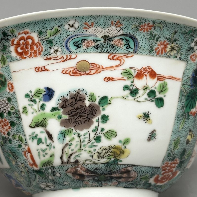 清晚期 五彩开光花卉麒麟碗一对 - 图4