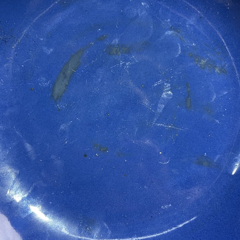 清康熙祭蓝暗刻花卉纹盘 - 图4