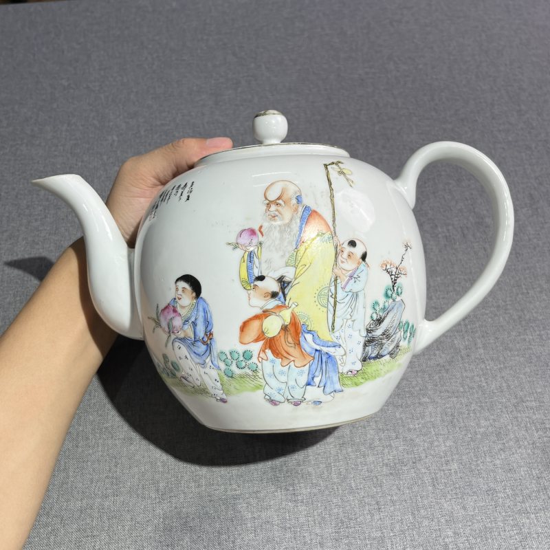 民国粉彩人物诗文茶壶 - 图4