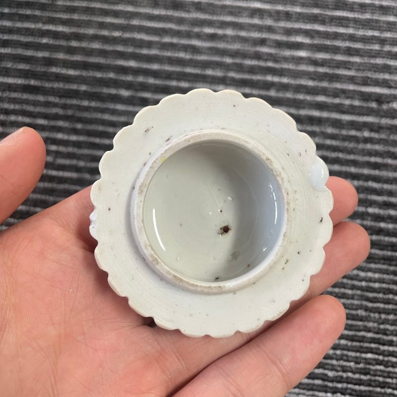 清雍正 粉彩菊花纹茶壶 - 图10