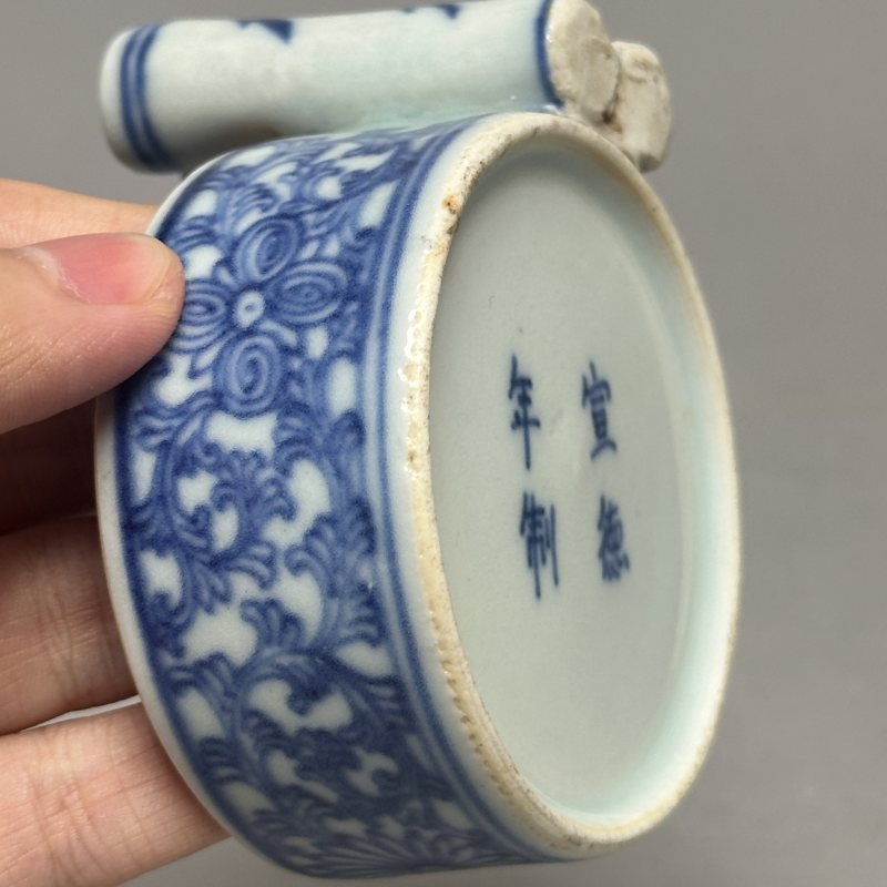 清中期 青花线描花卉纹笔插 - 图12