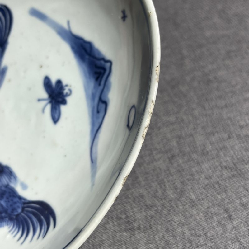 明晚期青花斗鸡纹盘 - 图11