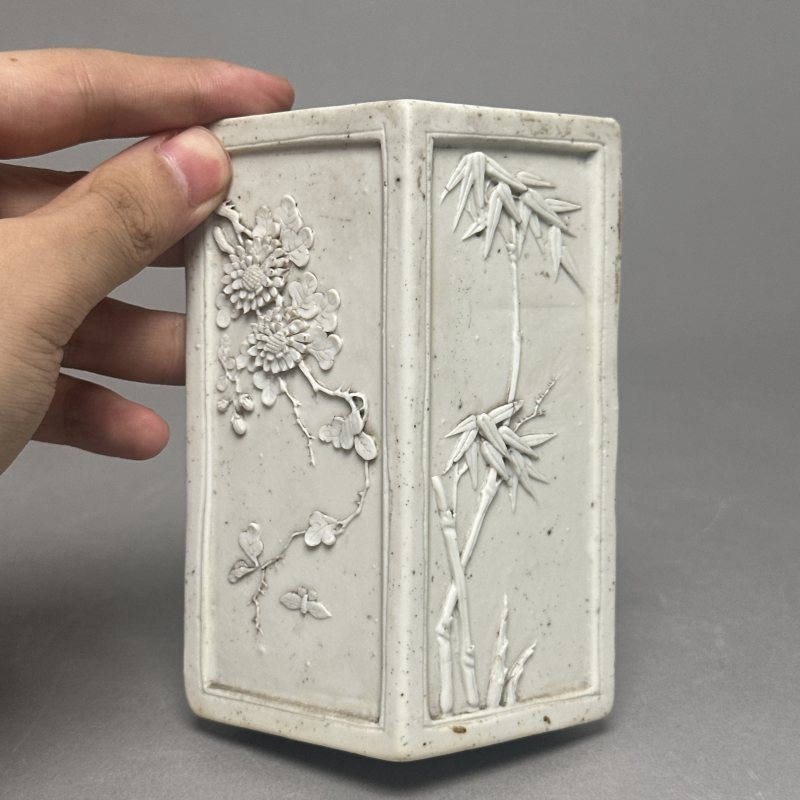 清中期 素烧花卉纹笔筒 - 图2