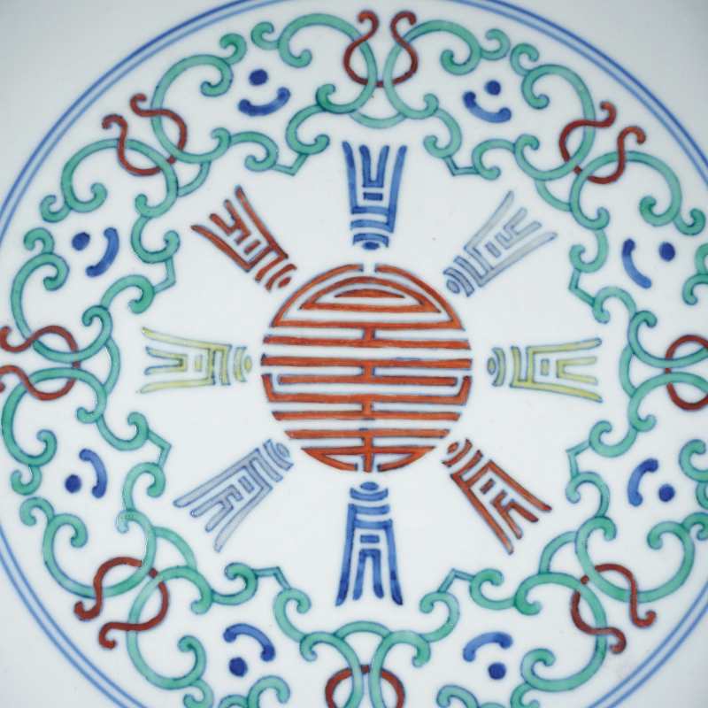 清乾隆斗彩寿字纹盘 - 图2
