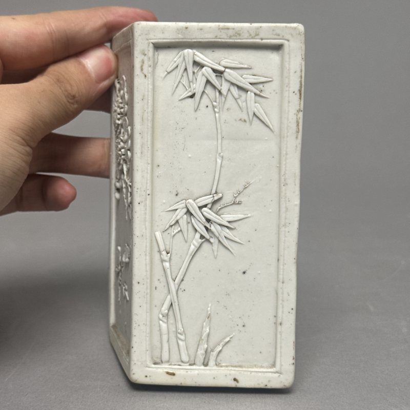 清中期 素烧花卉纹笔筒 - 图3