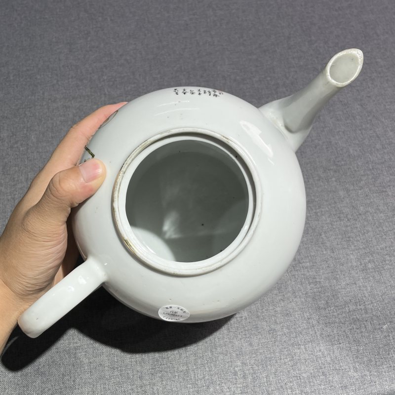 民国粉彩人物诗文茶壶 - 图11
