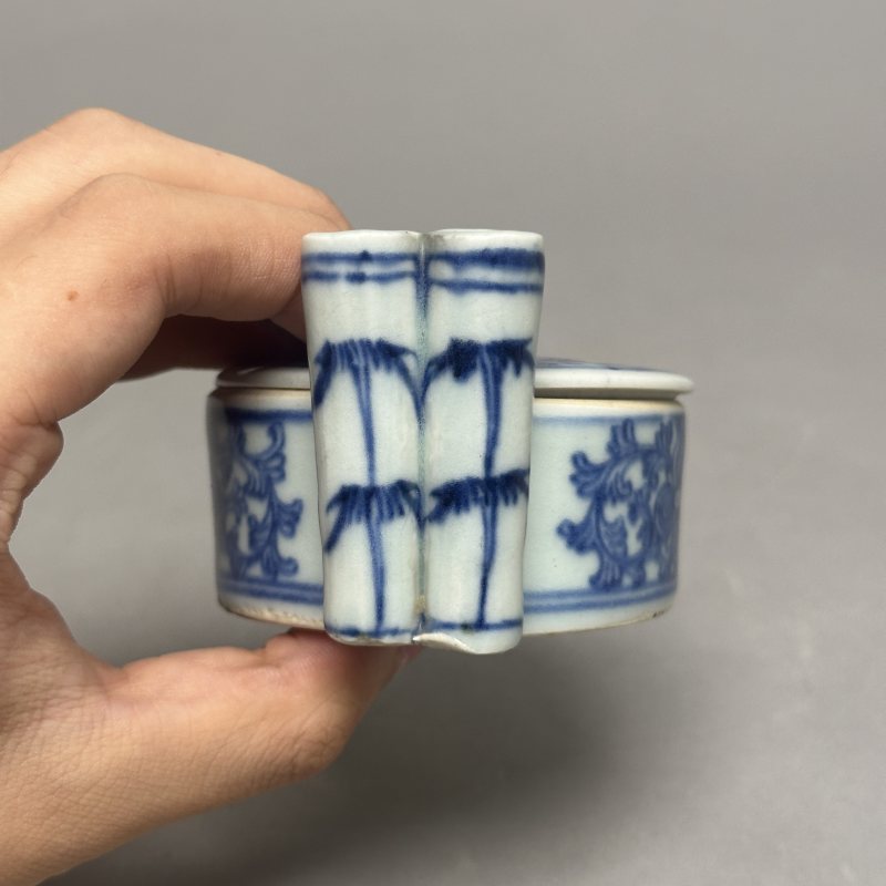 清中期 青花线描花卉纹笔插 - 图5