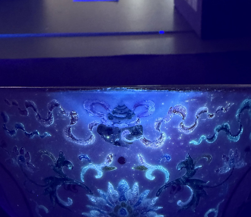 清嘉庆 粉彩缠枝花卉万寿无疆纹碗 - 图18