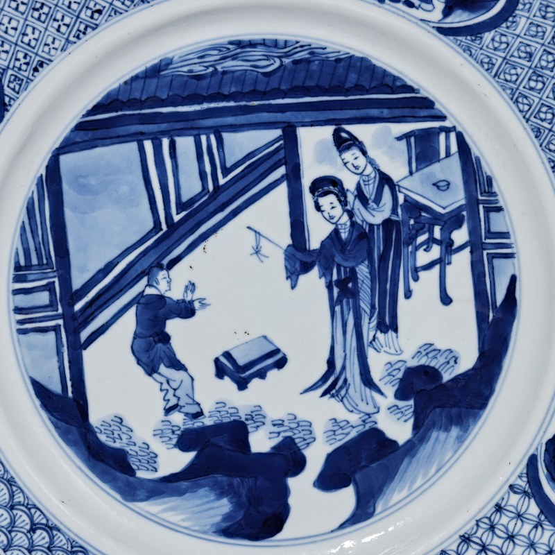 清康熙 青花仕女图盘 - 图2