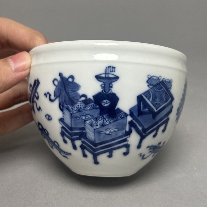清中期 青花清供博古图小卷缸 - 图2