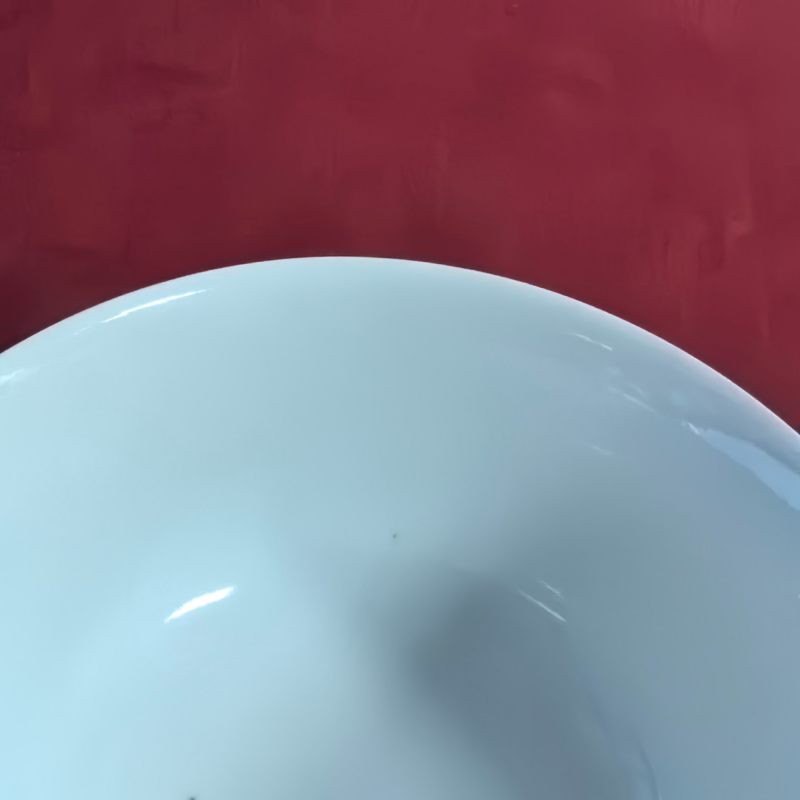 清乾隆 珊瑚红地留白缠枝花卉纹碗 - 图7