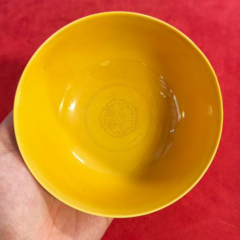 清乾隆 黄釉皮球花纹碗 - 图7