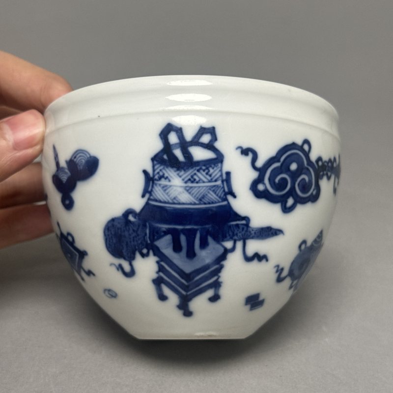 清中期 青花清供博古图小卷缸 - 图5