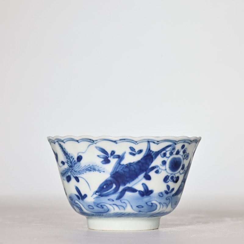 清康熙 青花鱼藻纹花口杯 - 图3