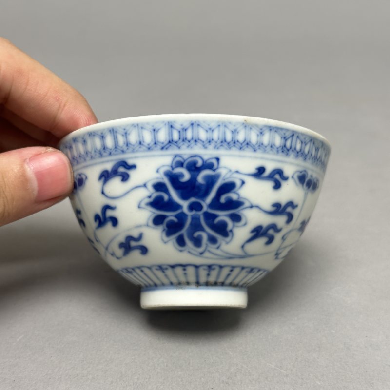 清光绪 青花缠枝莲纹杯一对 - 图2