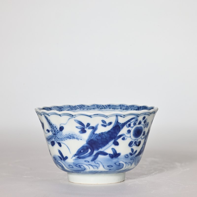 清康熙 青花鱼藻纹花口杯 - 图4