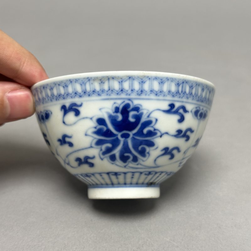 清光绪 青花缠枝莲纹杯一对 - 图3