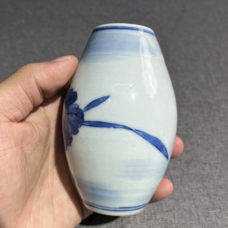 清中期青花荷花橄榄尊 - 图6