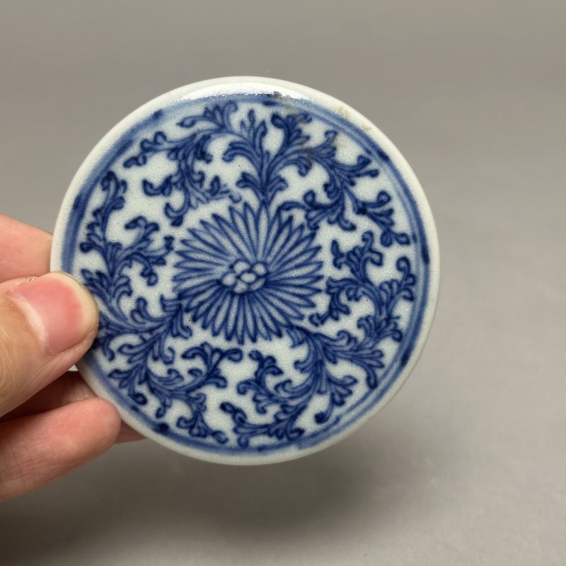 清中期 青花线描花卉纹笔插 - 图6