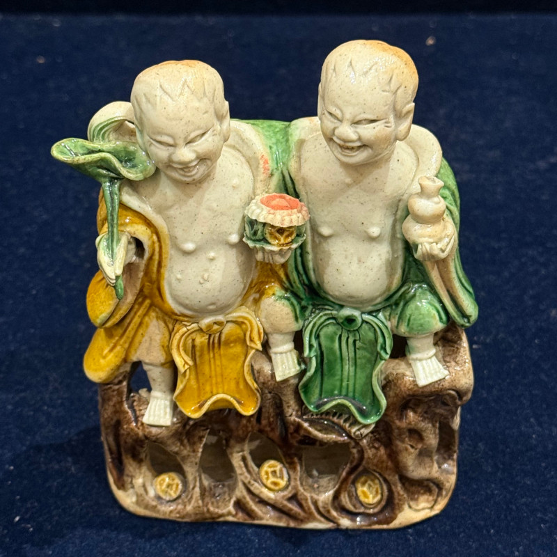 清 素三彩和合二仙瓷塑 - 图8