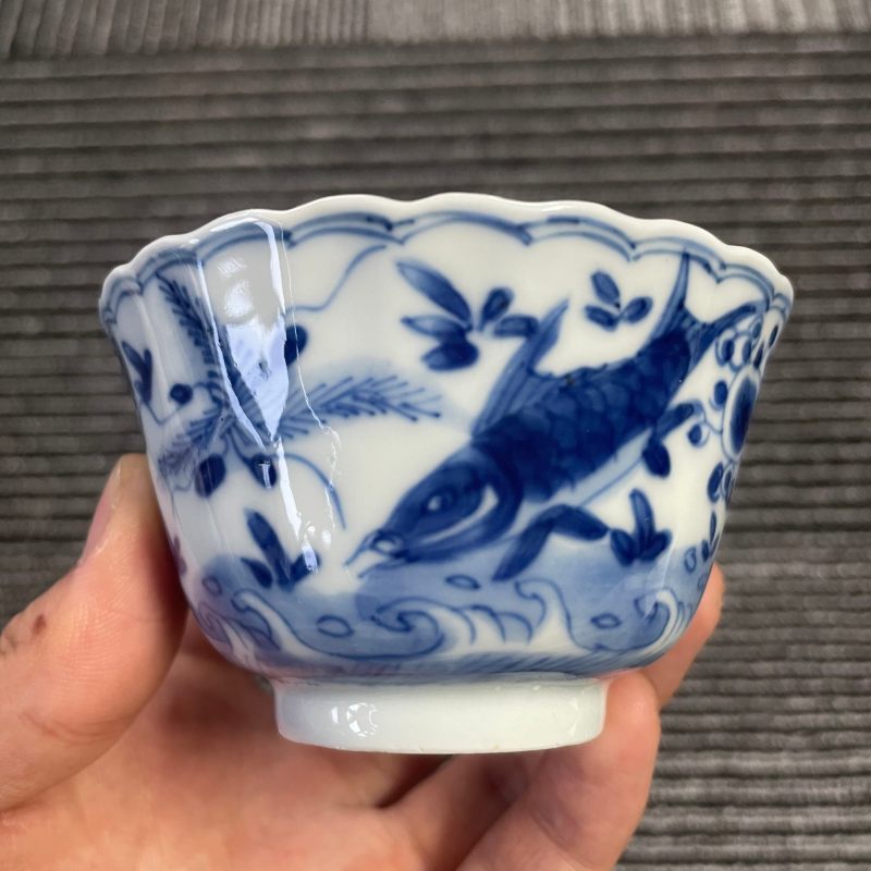 清康熙 青花鱼藻纹花口杯 - 图8