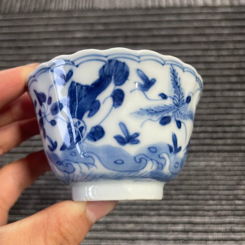 清康熙 青花鱼藻纹花口杯 - 图9