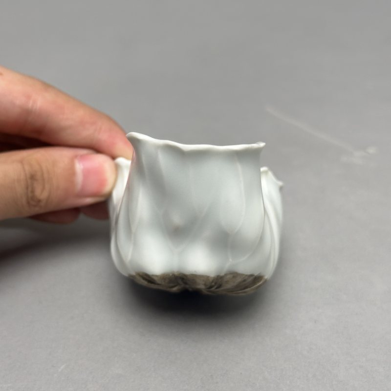 清晚期 白釉荷叶型水盂 - 图3