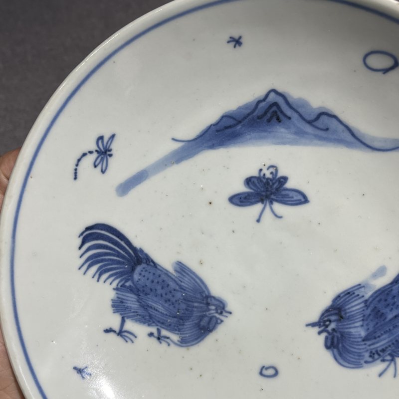明晚期青花斗鸡纹盘 - 图6