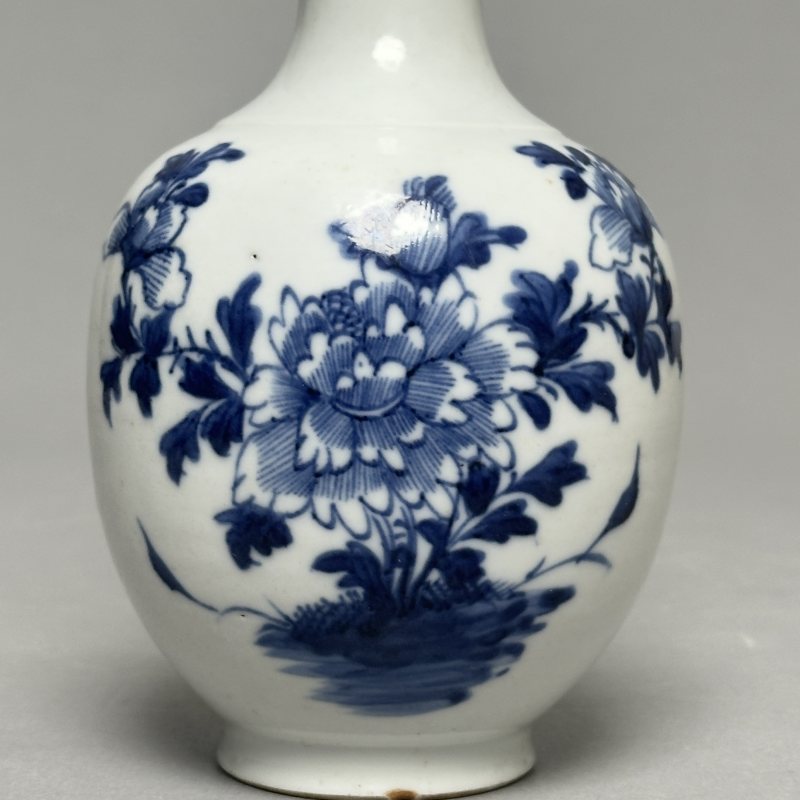 清晚期 青花花卉纹赏瓶 - 图3