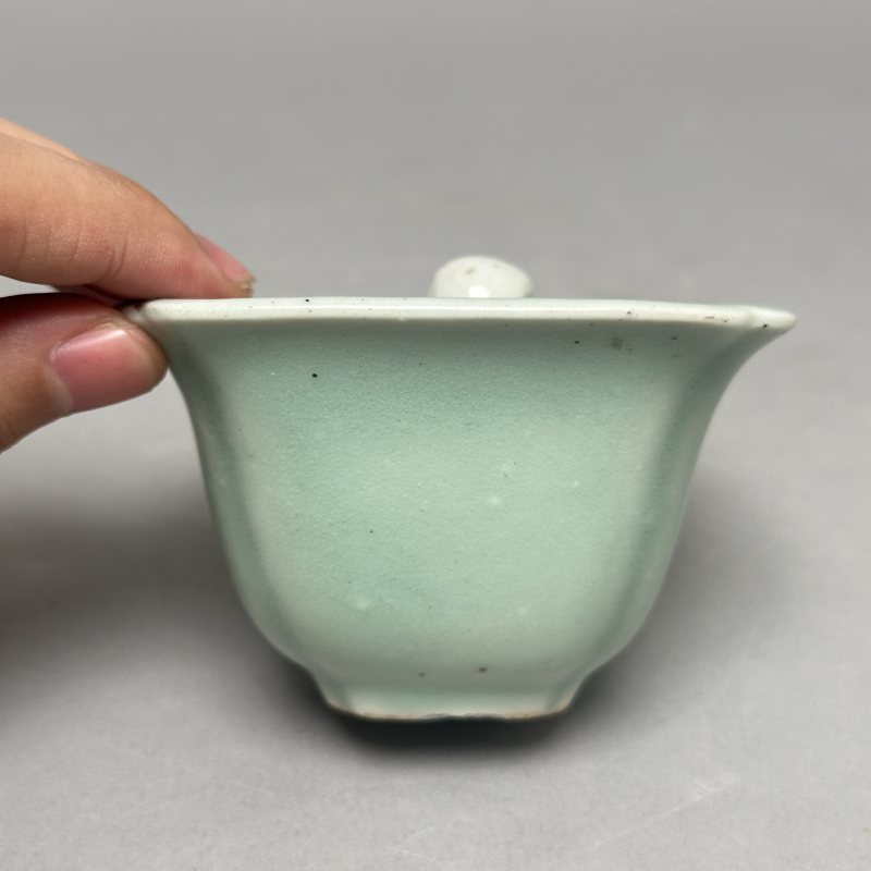 清中期 豆青釉公道杯 - 图5