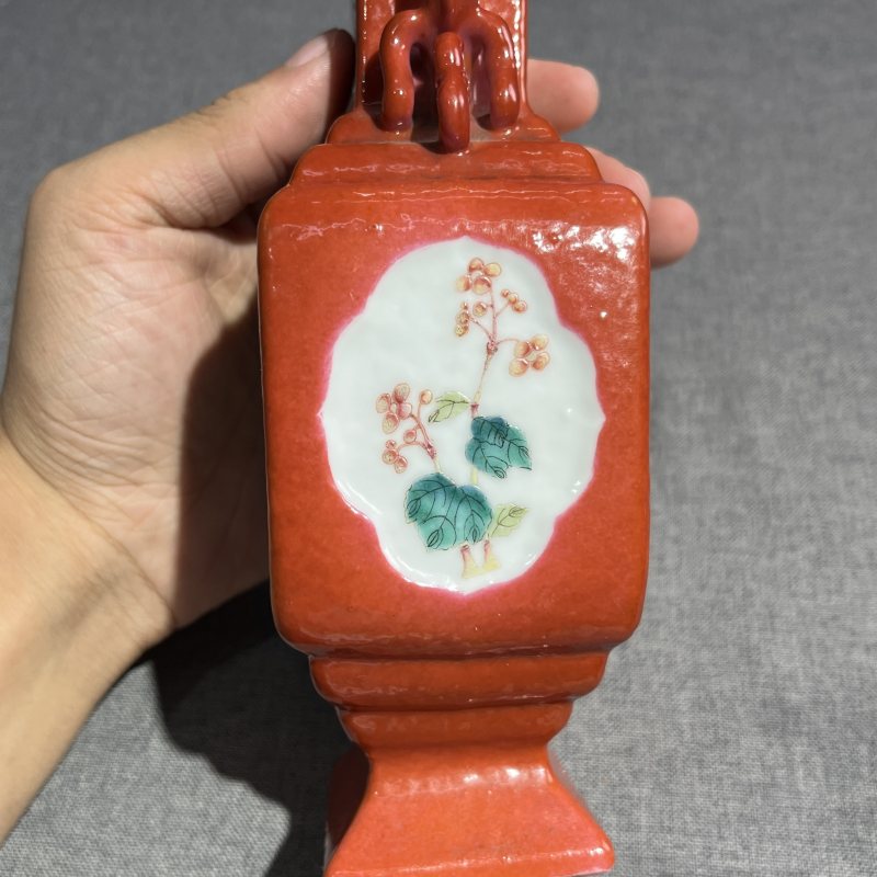 民国胭脂红开窗花卉方瓶 - 图6