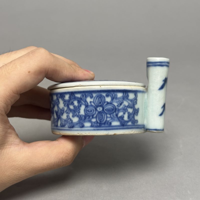 清中期 青花线描花卉纹笔插 - 图2