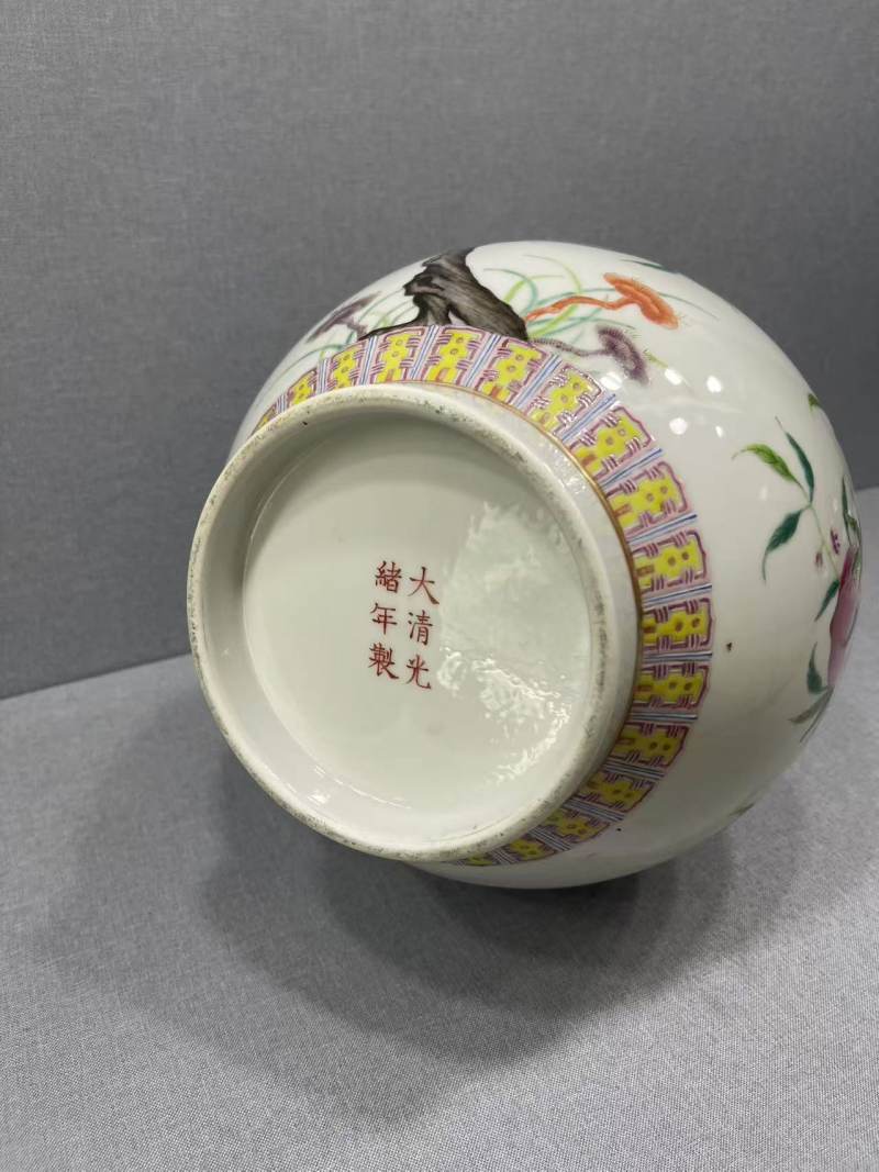 清光绪 粉彩九桃福寿天球瓶 - 图7