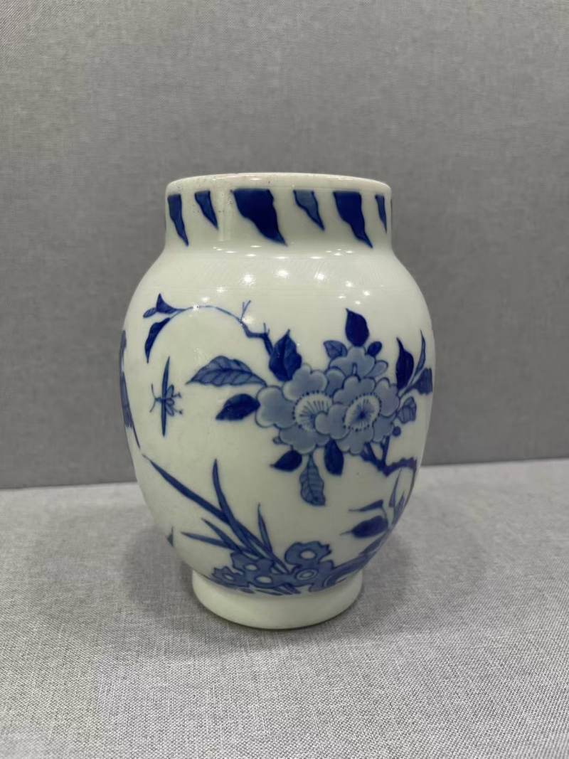 清 青花洞石花鸟纹莲子罐 - 图2