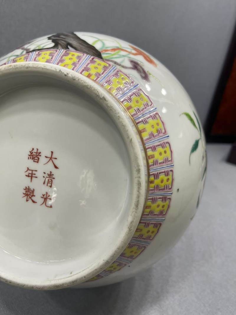 清光绪 粉彩九桃福寿天球瓶 - 图9