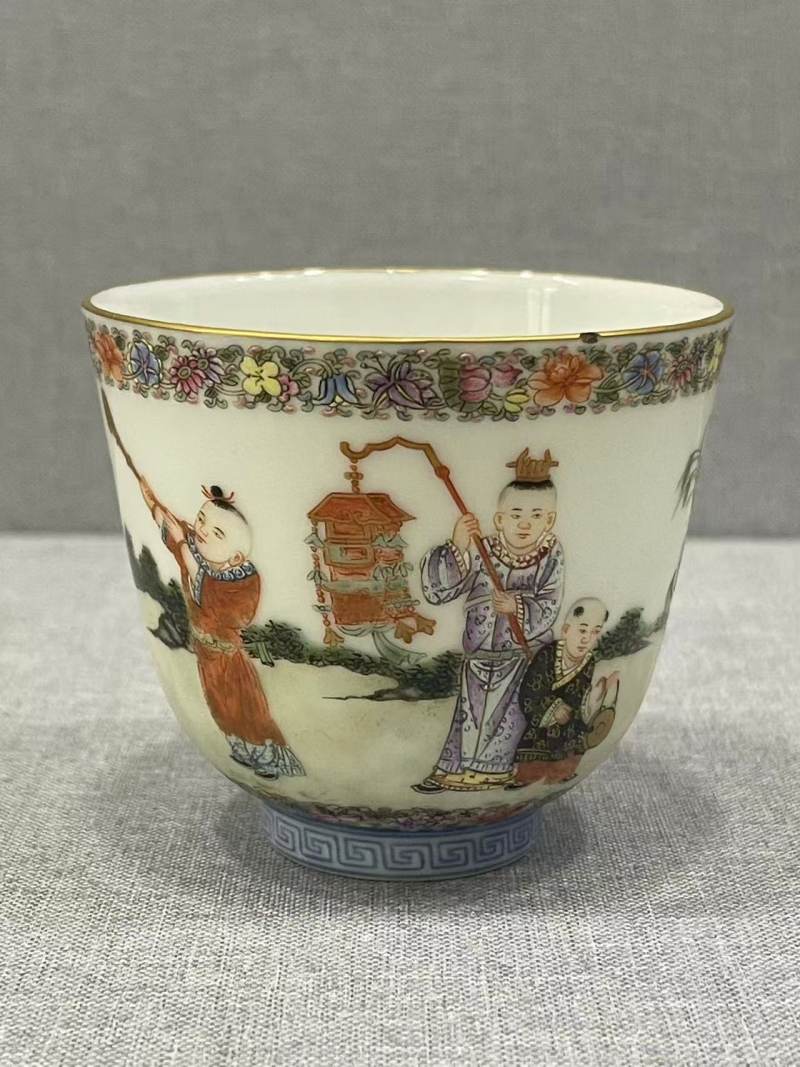 粉彩通景百子闹春图杯