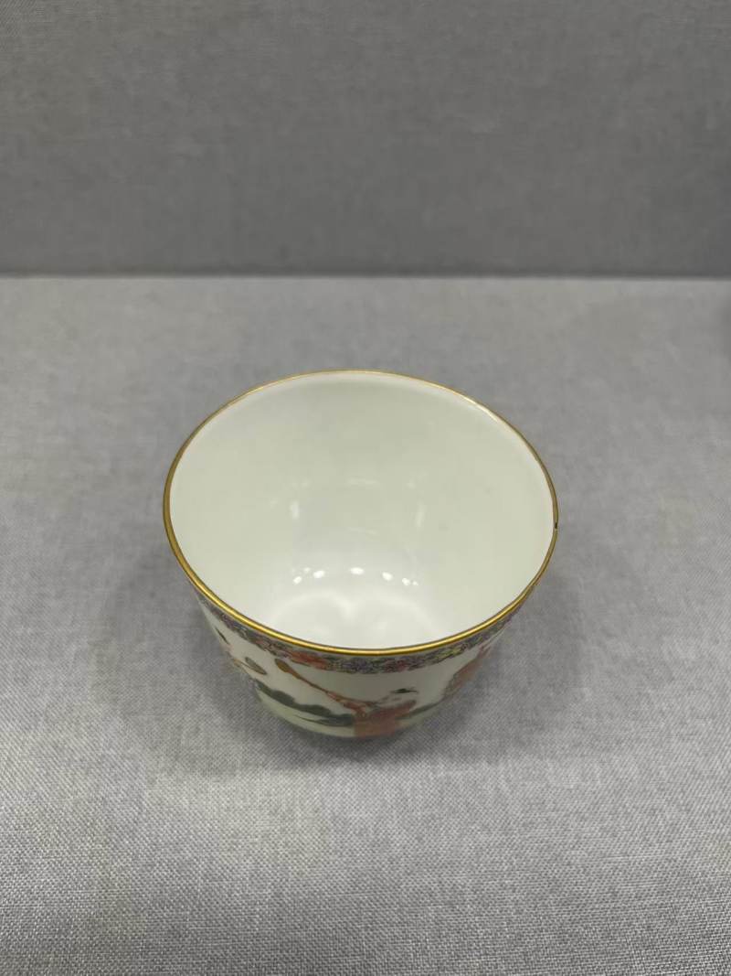 粉彩通景百子闹春图杯 - 图5