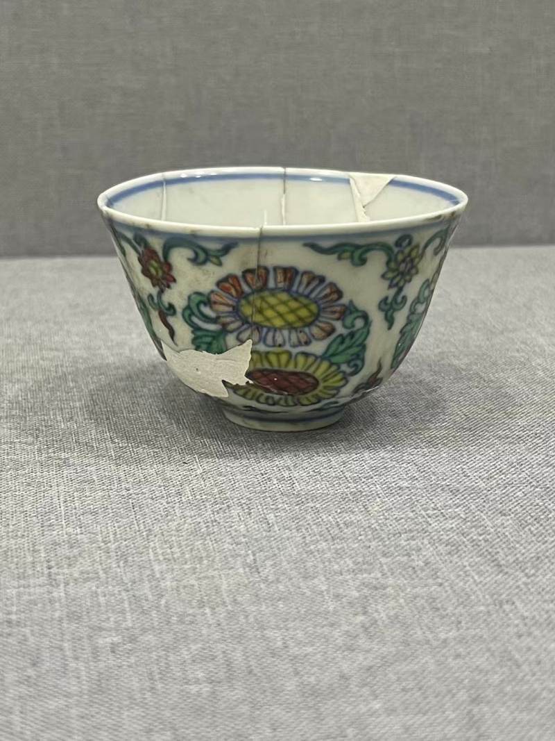 斗彩缠枝向日葵纹杯 - 图3
