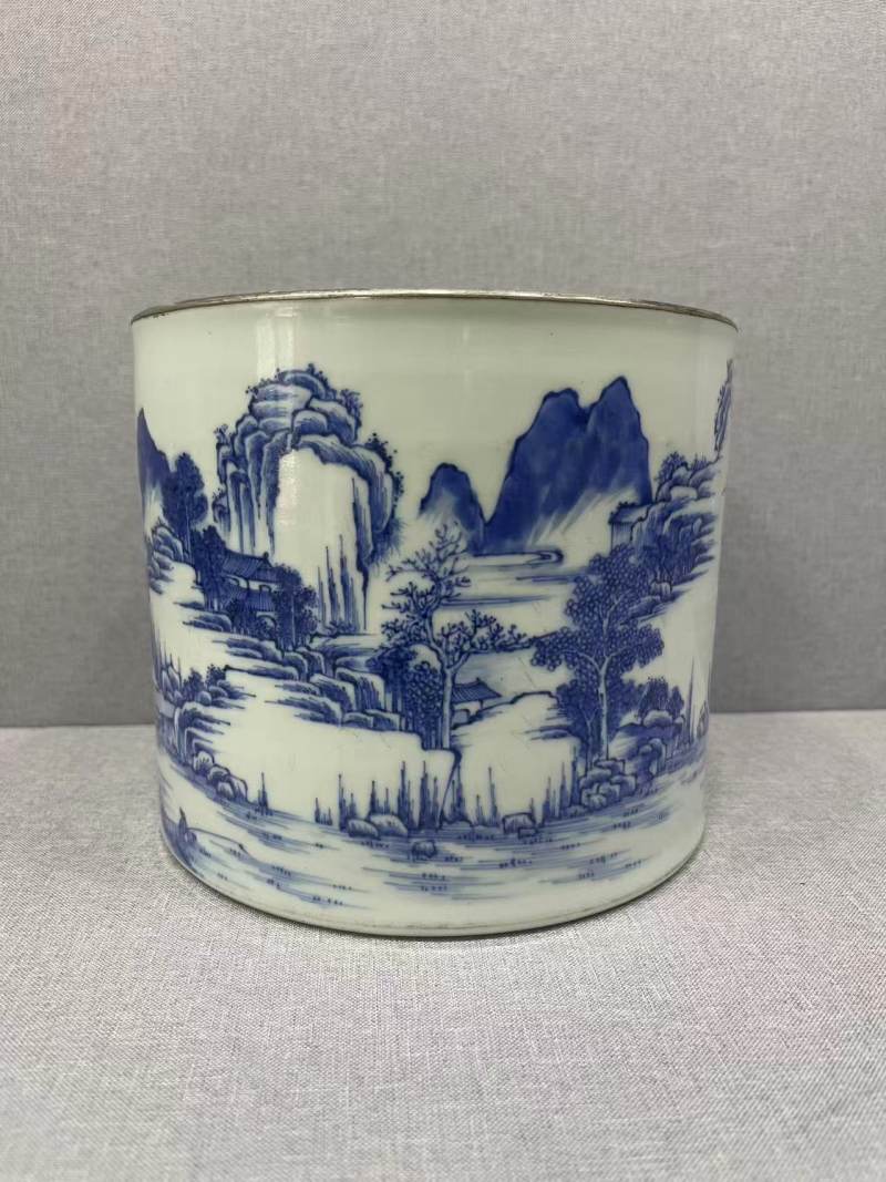 清 青花通景山水大笔筒 - 图2