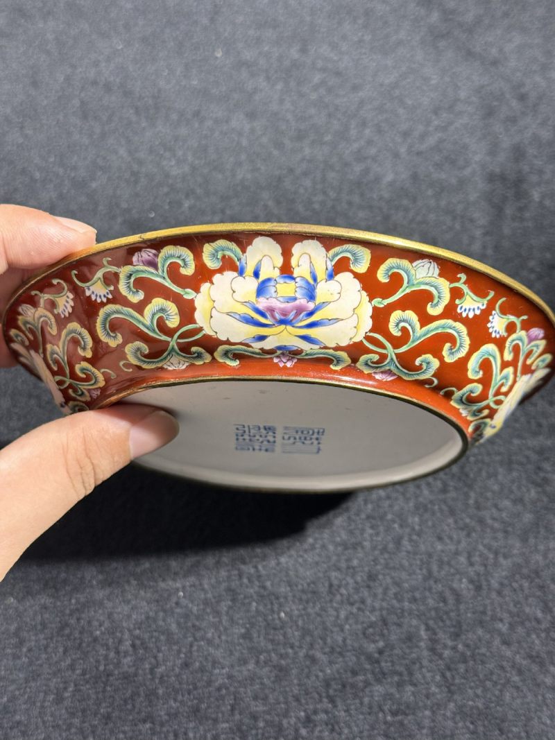 清乾隆 铜胎画珐琅缠枝莲纹盘 - 图4
