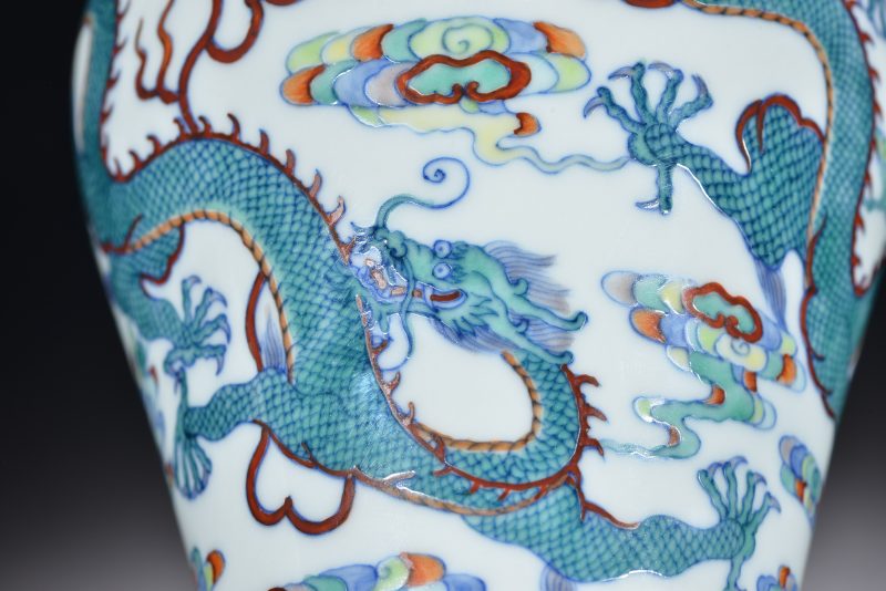 清 斗彩云龙纹梅瓶 - 图9