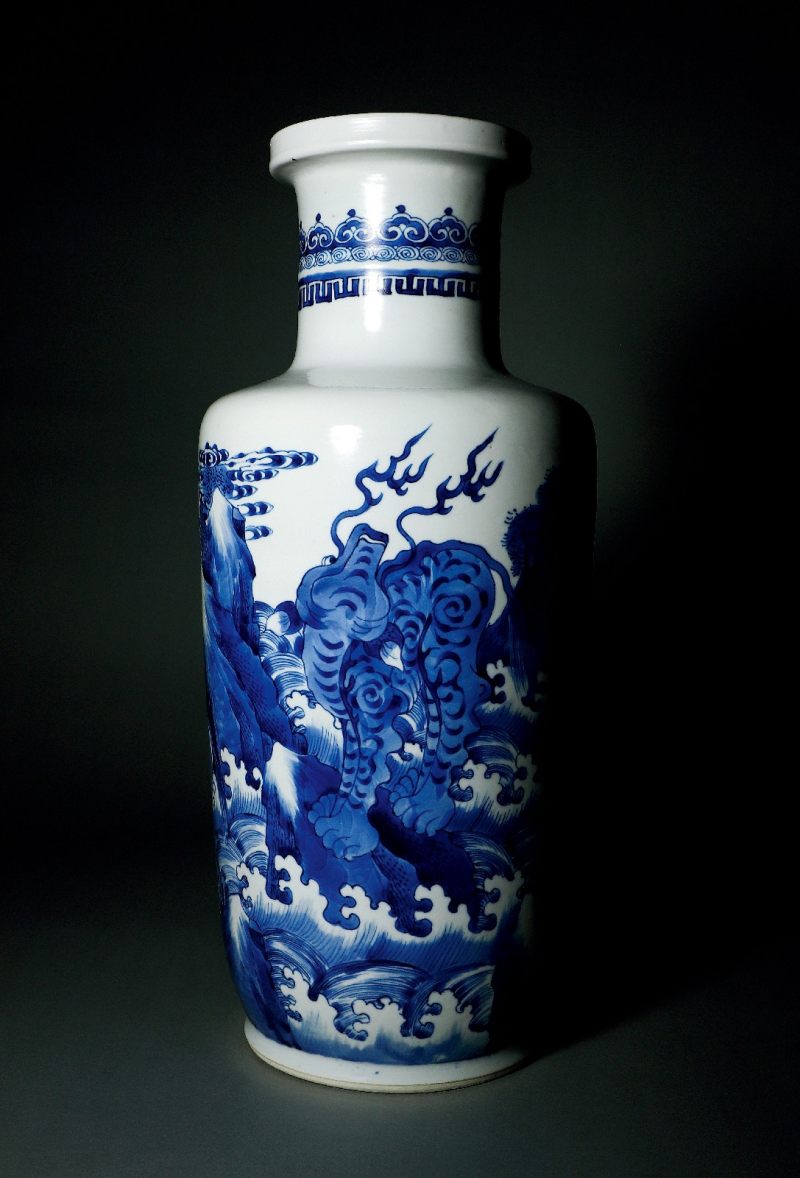 清康熙 青花海水江崖麒麟图棒槌瓶 - 图1