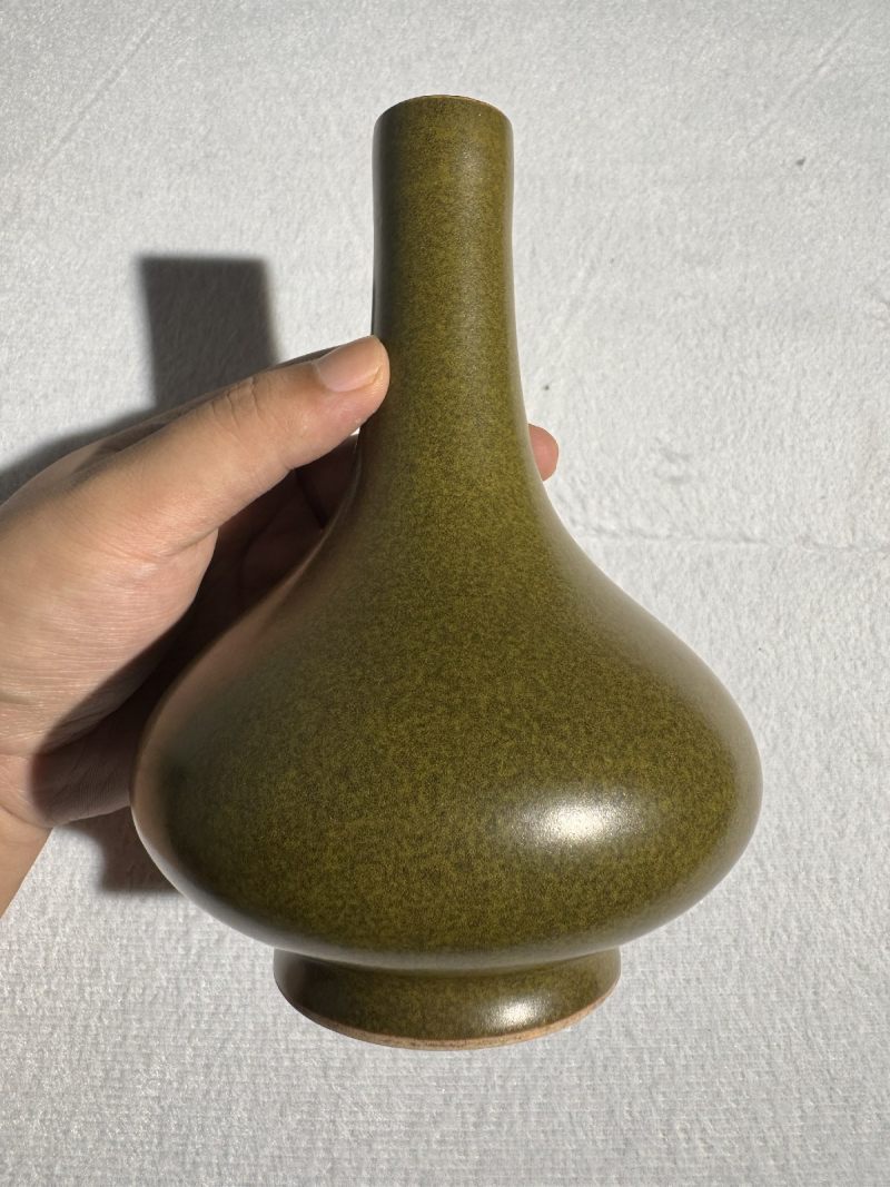清雍正 茶叶末釉荸荠瓶 - 图2