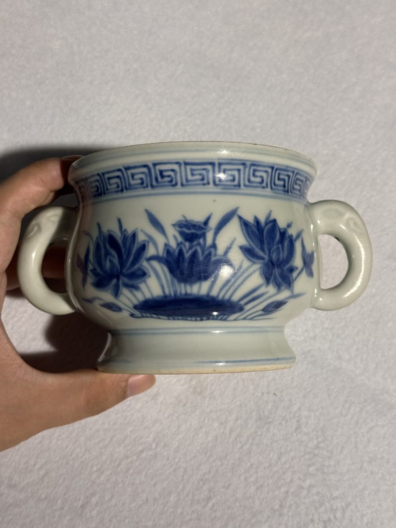 明成化 青花荷花纹象耳炉 - 图10