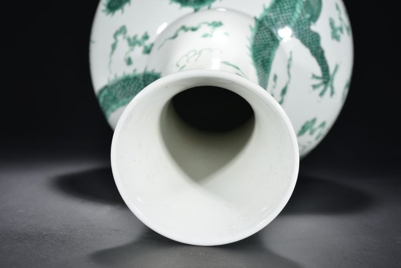 清 绿龙纹赏瓶 - 图9