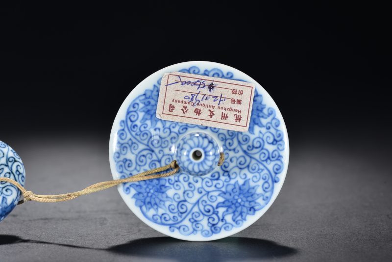 清 青花粉彩花蝶草虫纹茶壶 - 图9
