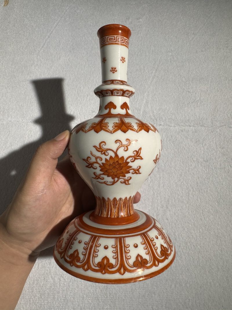 清乾隆 矾红彩甘露藏草瓶 - 图3